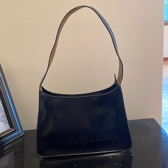 Mondani Handbags - Mondani New York, black purse, GUC, zipper closure